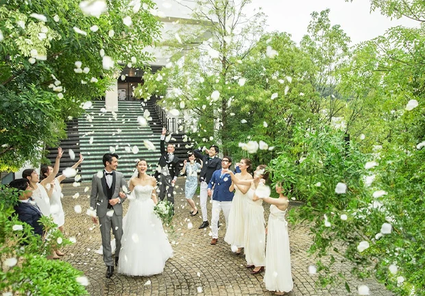 ホテルで開催される結婚式のイメージ写真